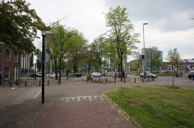 821413 Gezicht op het Westplein te Utrecht, uit het noorden.